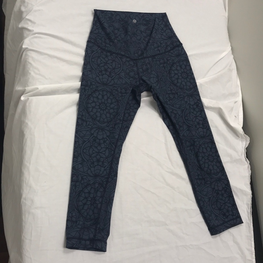 Small lululemon Capri leggings